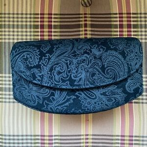 Ande’ vintage clutch with optional double rope. Paisley print. Rounded bottom.
